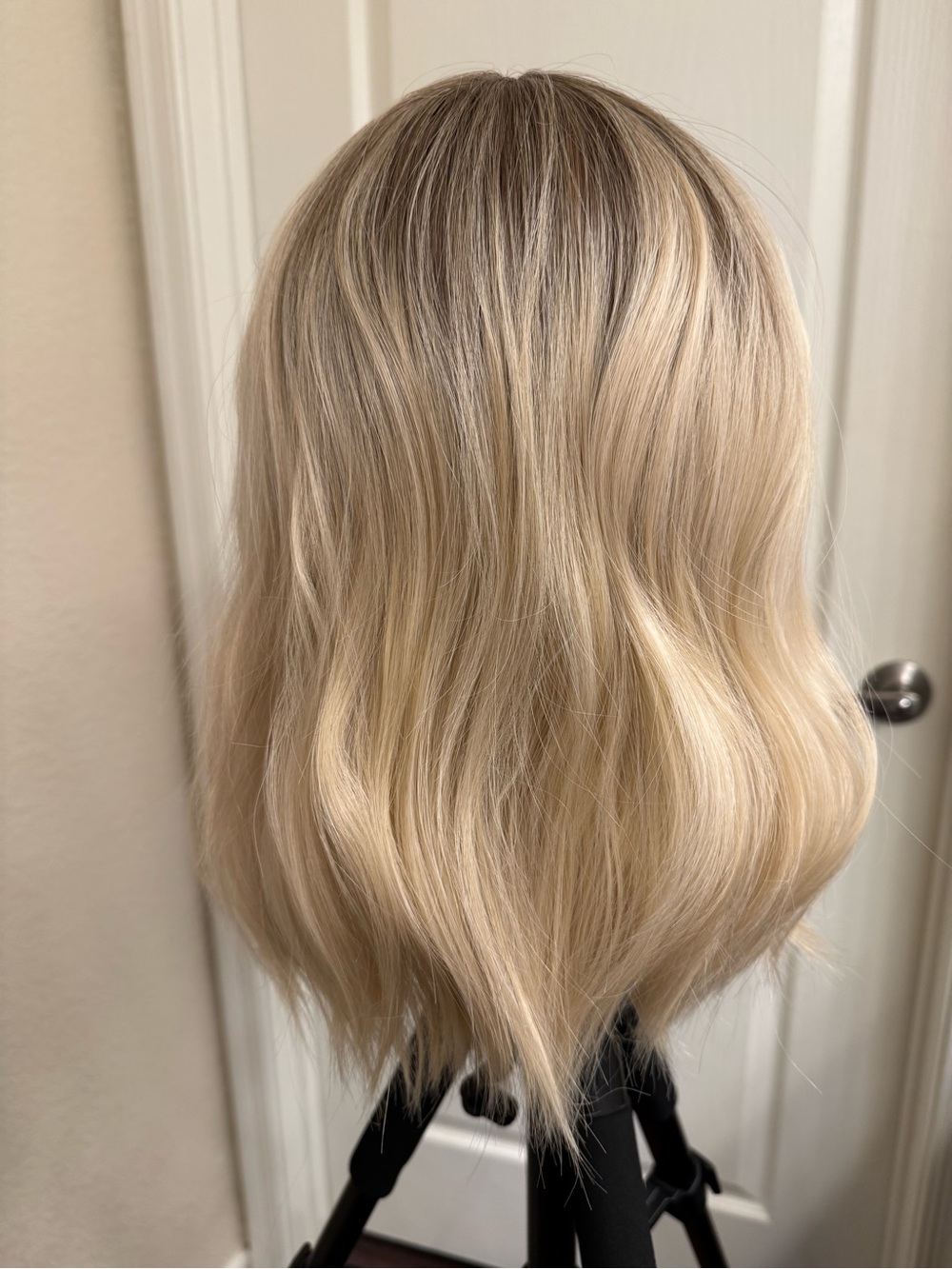 NWT Chelsey Smith Crowns Ophelia (Blonde) - Standard - Picture 5 of 7